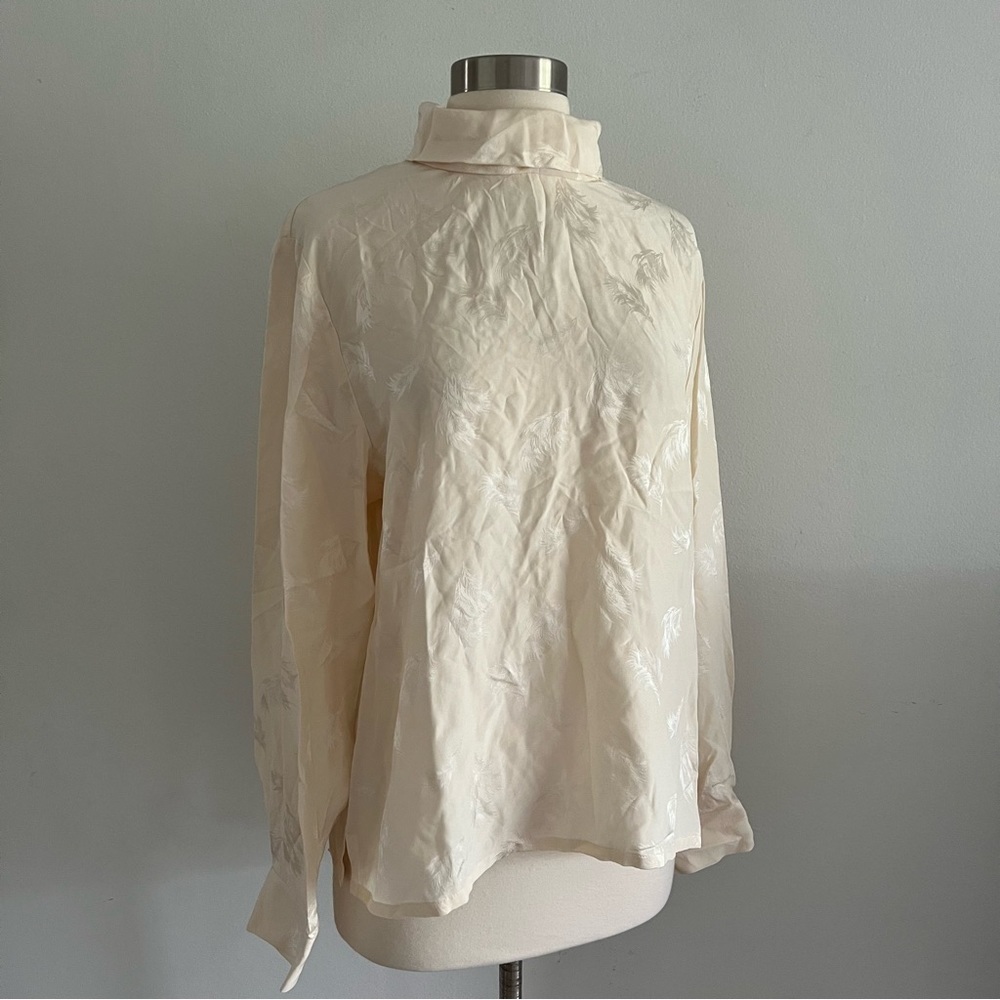 Vintage Kate Hill 100% Silk Blouse Turtleneck Feather Print
